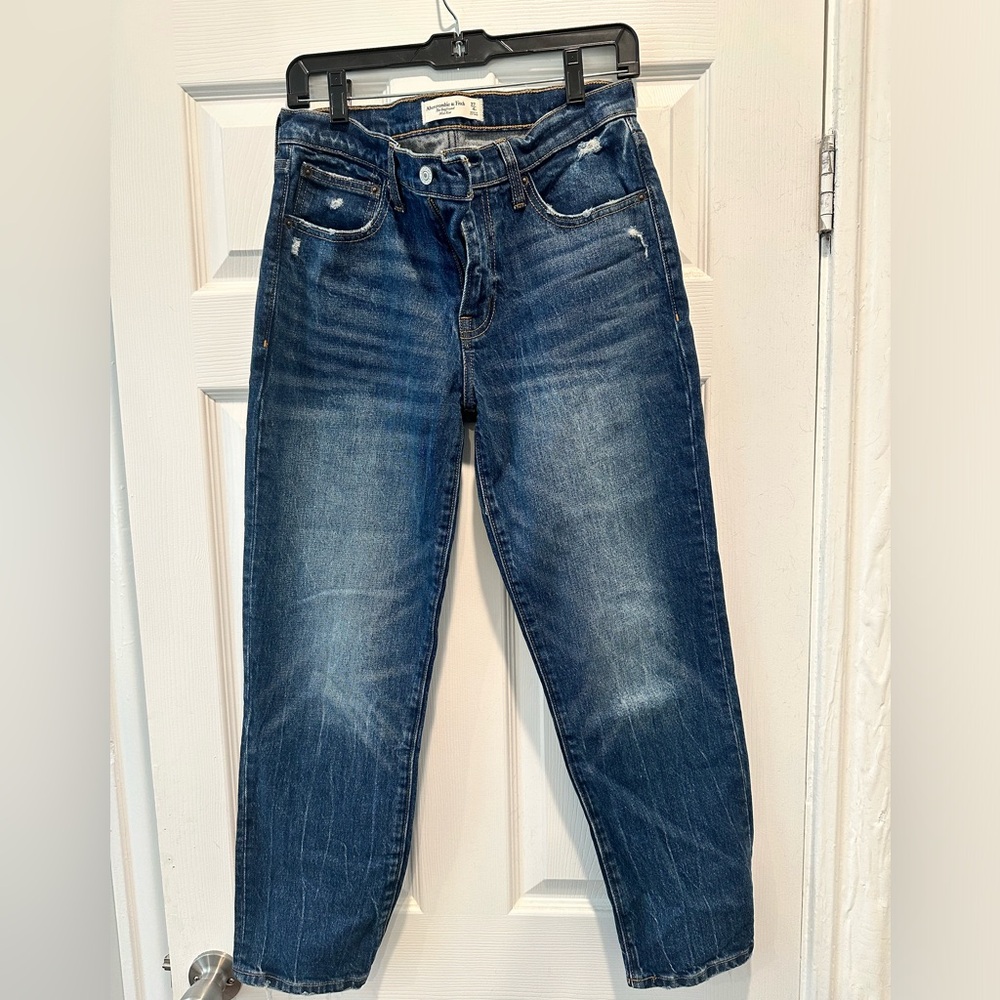 Abercrombie - The Boyfriend Mid Rise Jeans - Size 27
